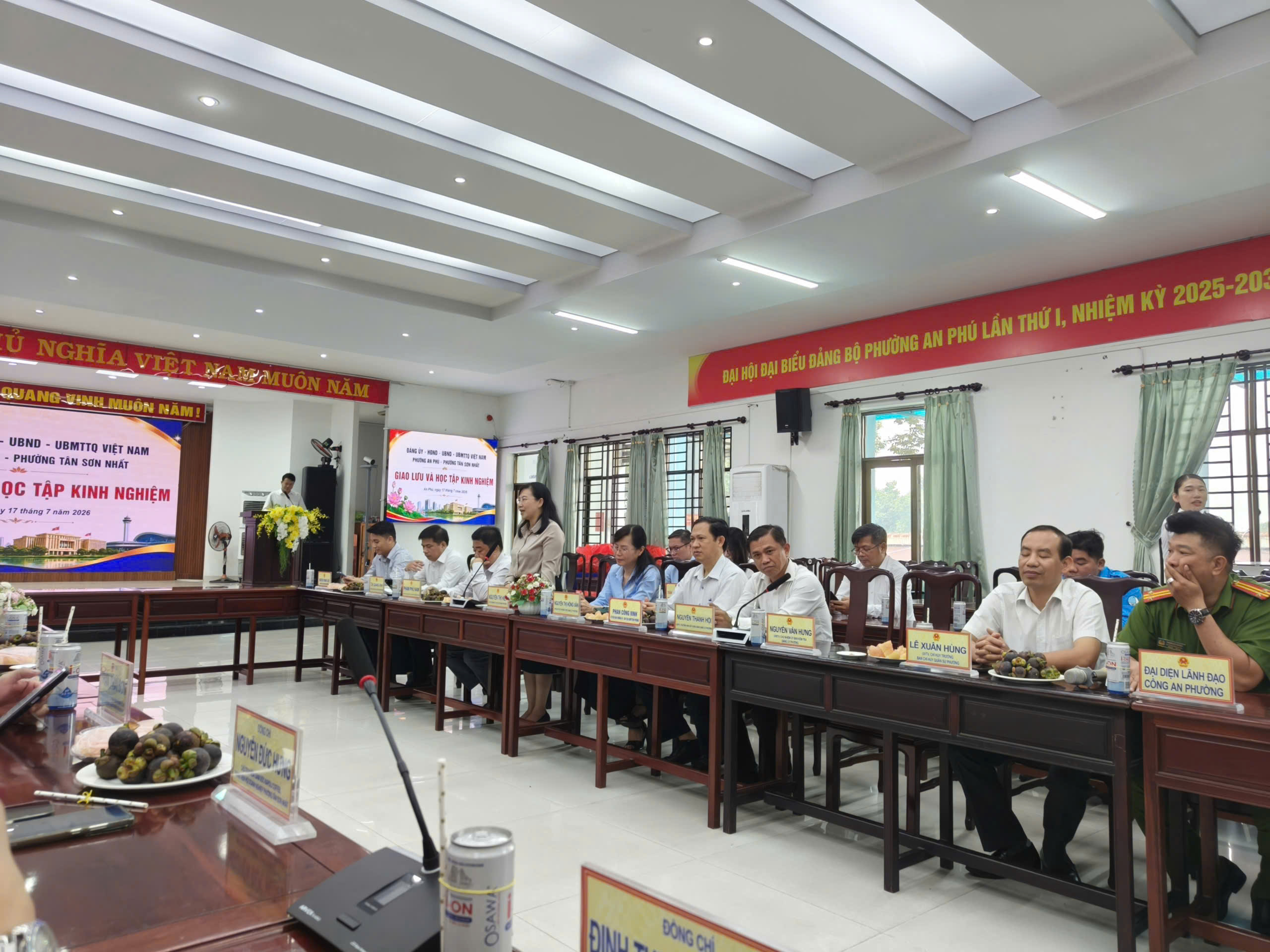 Không gian buổi tọa đàm trao đổi nghiệp vụ và kinh nghiệm xây dựng mô hình hội doanh nghiệp cấp cơ sở.