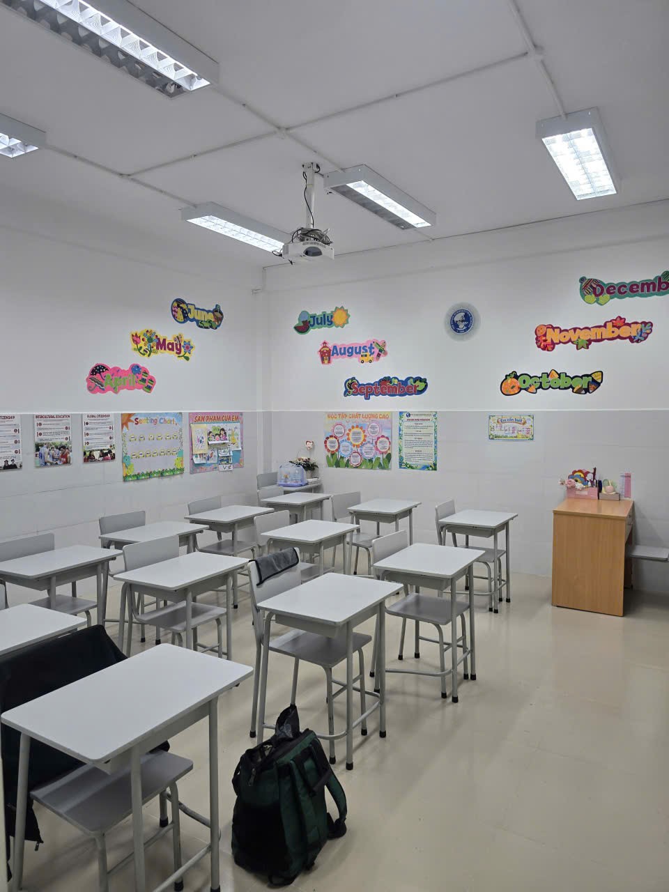 vệ sinh máy chiếu boxlight
